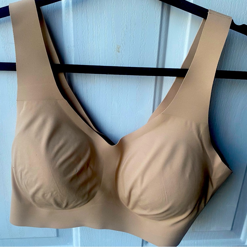 Honeypot bra size 1X in the color sand. EUC.